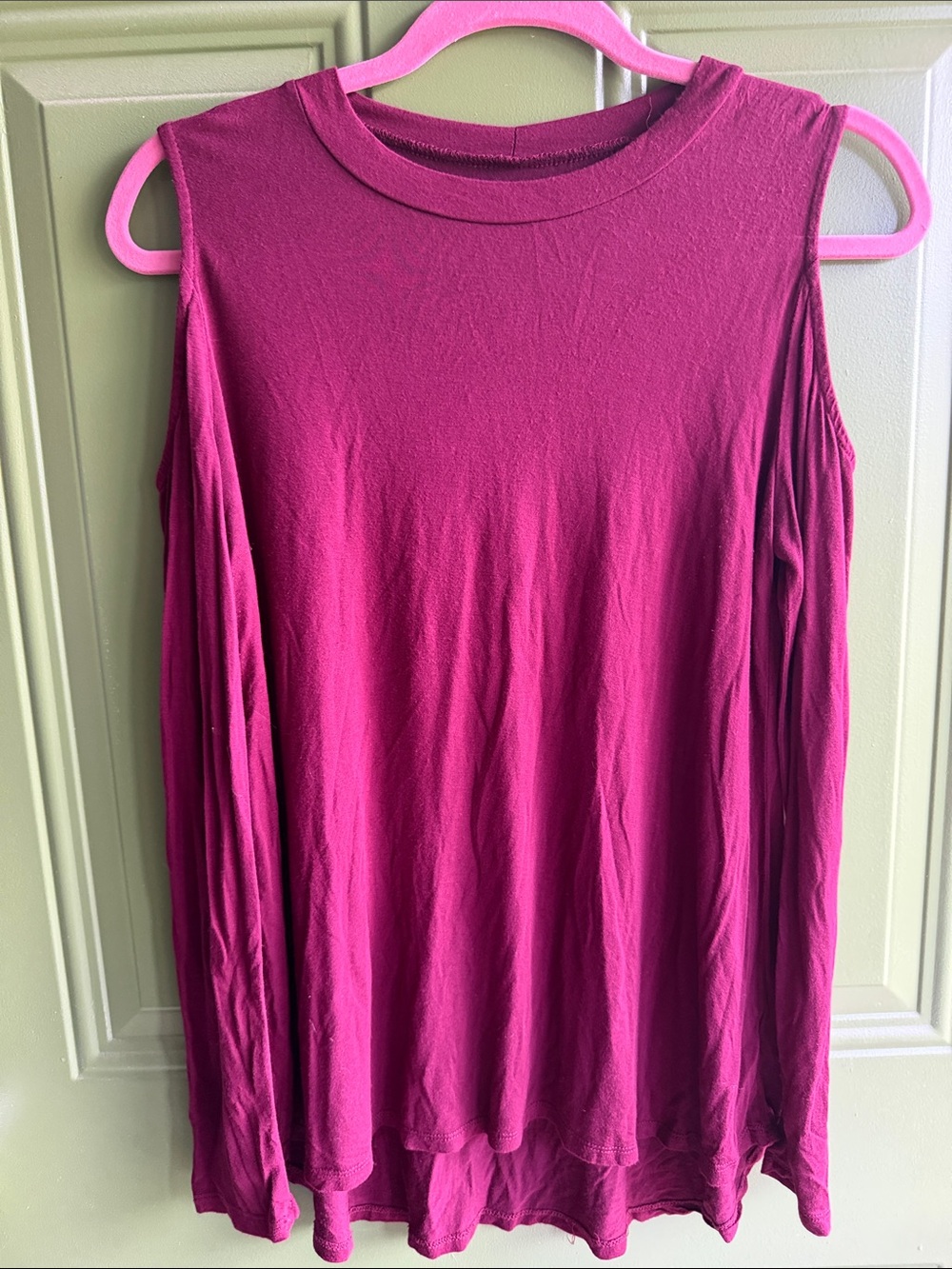 Women’s Cold-Shoulder Top in burgundy